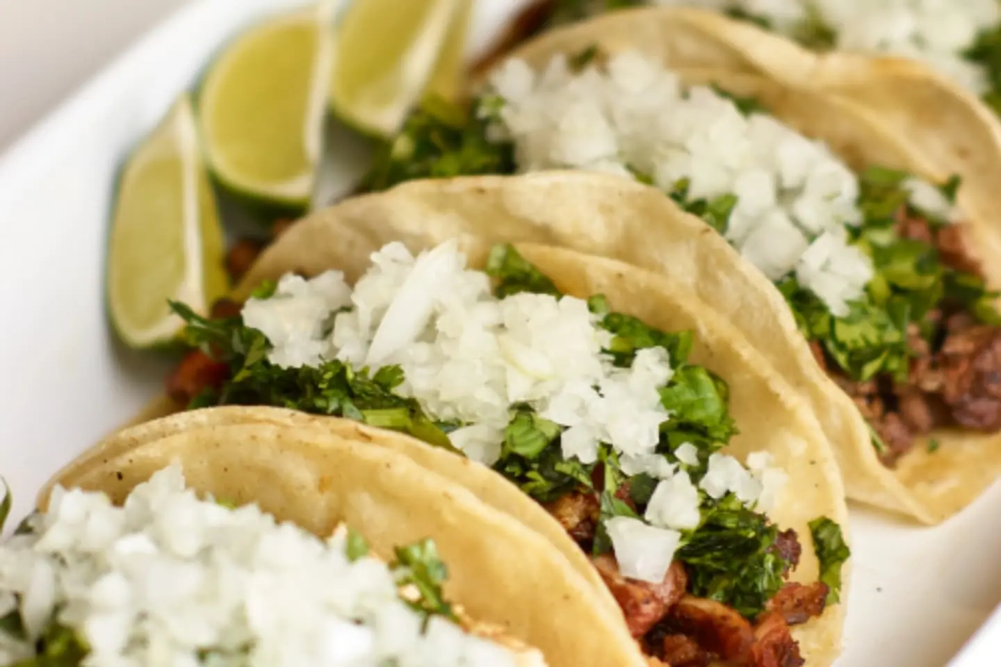 Tacos mit Kräutern und Limette